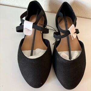 NWT Torrid Black Faux Suede Elastic Crisscross Strap Flat Shoes Women’s size 7